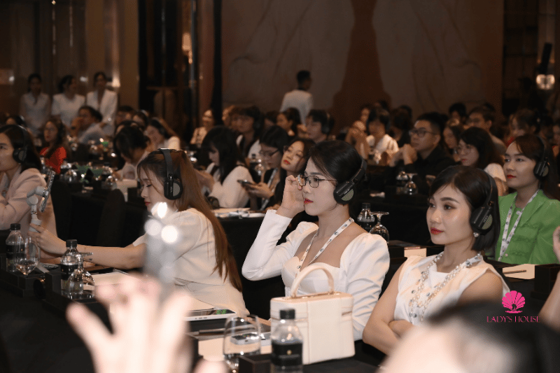 Ra mắt Rejuran Việt Nam